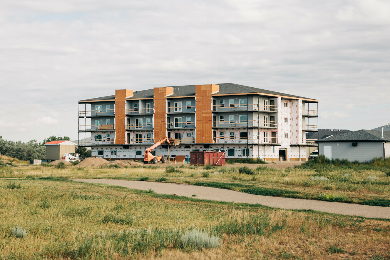 New span west development in Brooks Region.